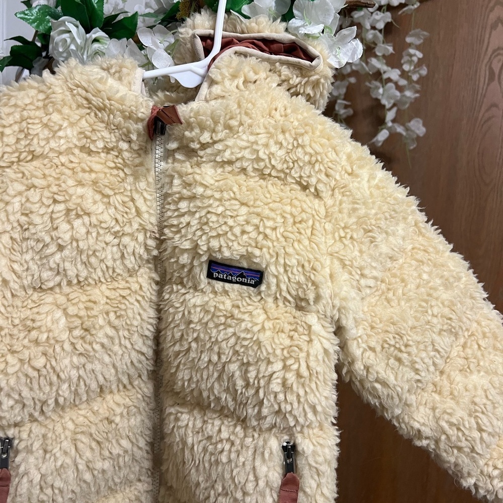 Patagonia GIRLS Cream Sherpa Hooded Coat - Picture 3 of 9